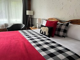 Mystic Isle Motel
