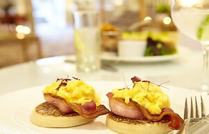 Palm Court Hotel
