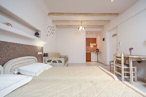 Antonia Studios