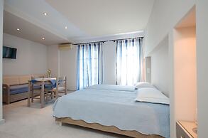 Antonia Studios