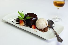 Oliver's Restaurant & Lodge