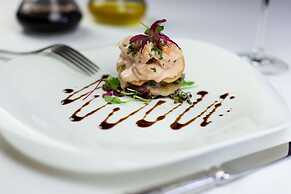Oliver's Restaurant & Lodge