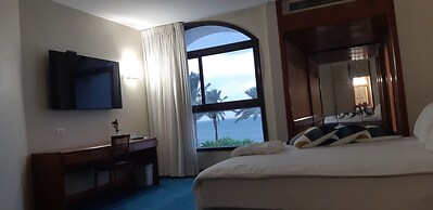 Gai Beach Resort Spa Hotel