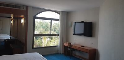 Gai Beach Resort Spa Hotel