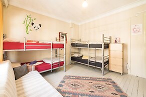 Levanten Hostel