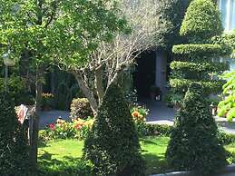 Riverbank House Hotel