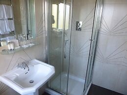 Riverbank House Hotel