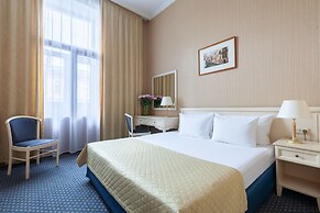 Aston Hotel