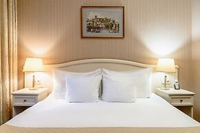 Aston Hotel