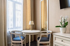 Aston Hotel
