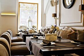 Aston Hotel