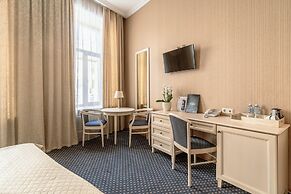 Aston Hotel