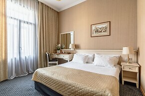 Aston Hotel