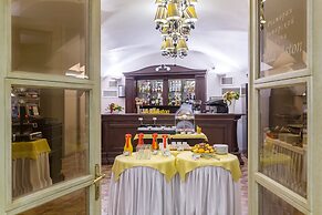 Aston Hotel
