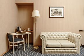 Aston Hotel