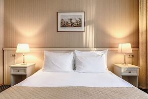 Aston Hotel