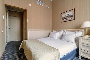 Aston Hotel