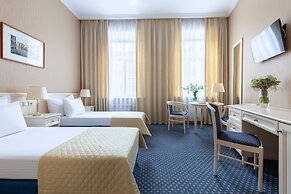 Aston Hotel