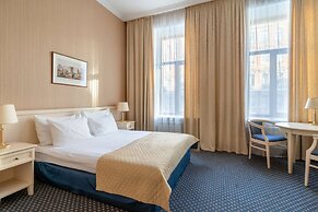 Aston Hotel