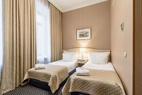 Aston Hotel