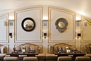 Aston Hotel