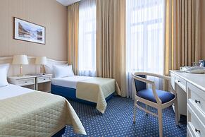 Aston Hotel