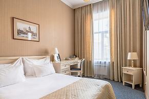 Aston Hotel