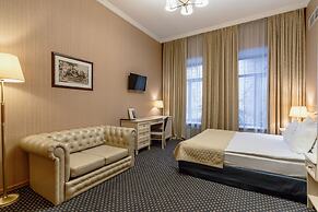 Aston Hotel