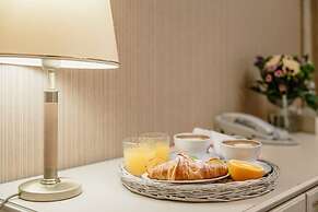 Aston Hotel