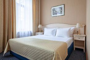 Aston Hotel