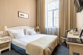 Aston Hotel