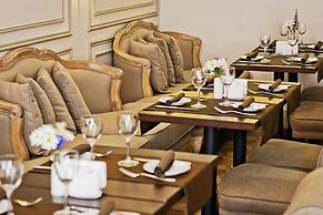 Aston Hotel