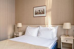 Aston Hotel