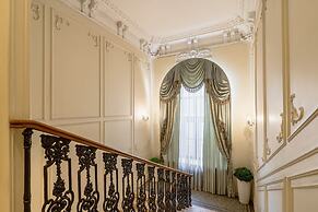 Aston Hotel