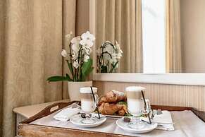 Aston Hotel