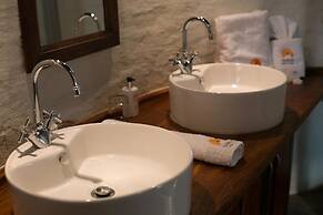 Mopane Bush Lodge