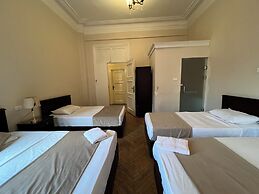 Traveler's House Hotel