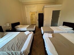 Traveler's House Hotel