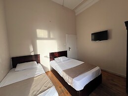 Traveler's House Hotel