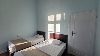 Traveler's House Hotel
