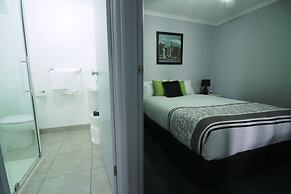 Golden Palms Motel