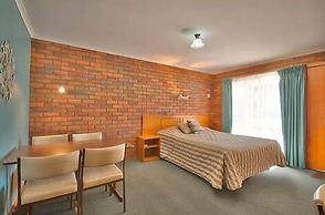 Golden Palms Motel
