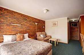 Golden Palms Motel