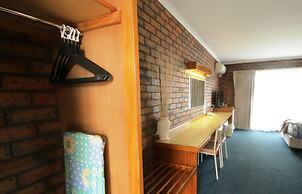 Golden Palms Motel