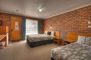 Golden Palms Motel