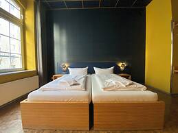 Singer109 Hostel