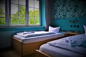 Singer109 Hostel