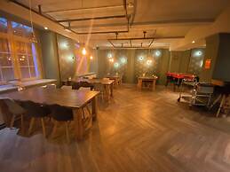 Singer109 Hostel