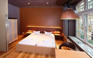 Singer109 Hostel
