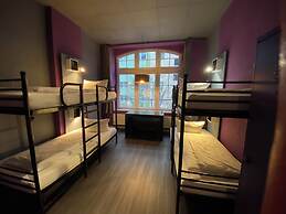 Singer109 Hostel